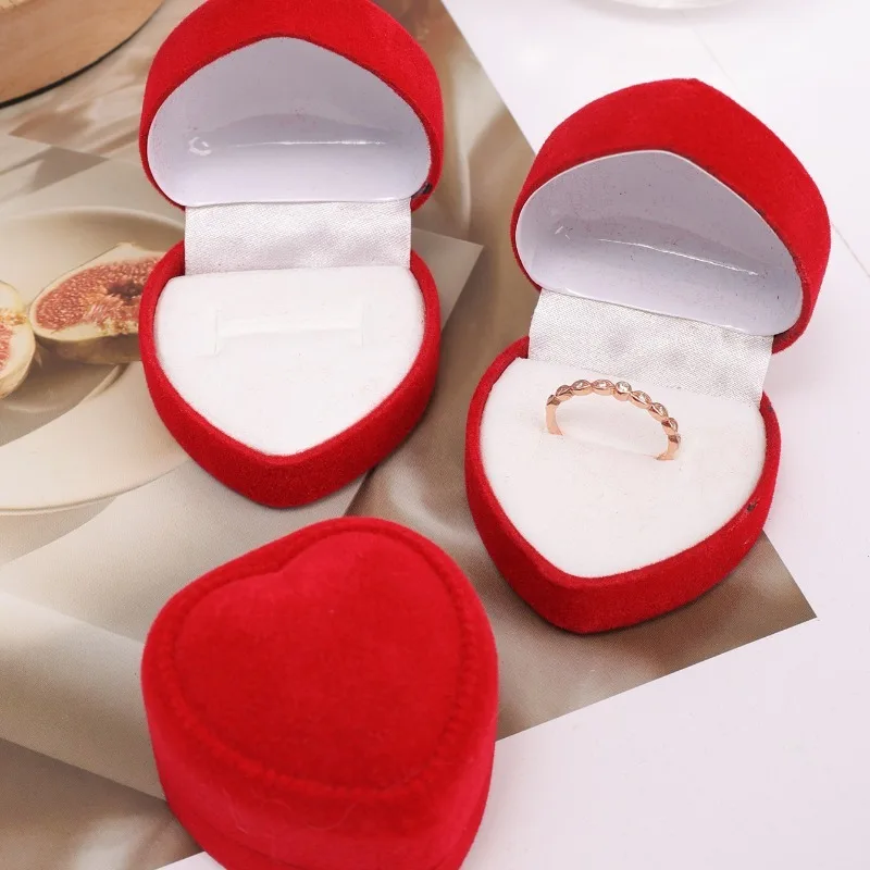 Red Flocking Heart Shape Ring  - огляд і ціна Ring Binder Box