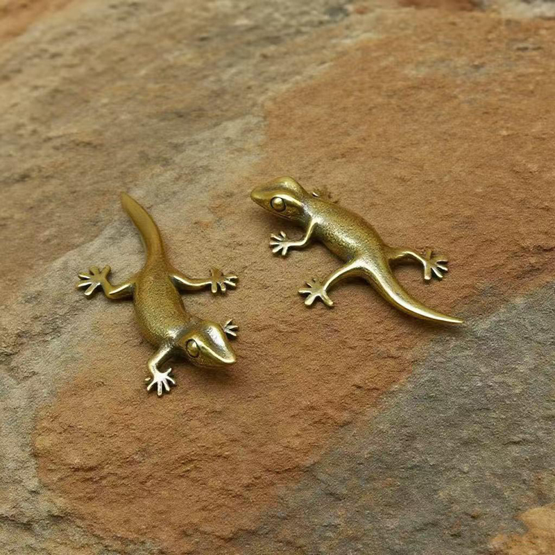 Handmade Bronze Retro Gecko Li - огляд і ціна Desk Setup Retro